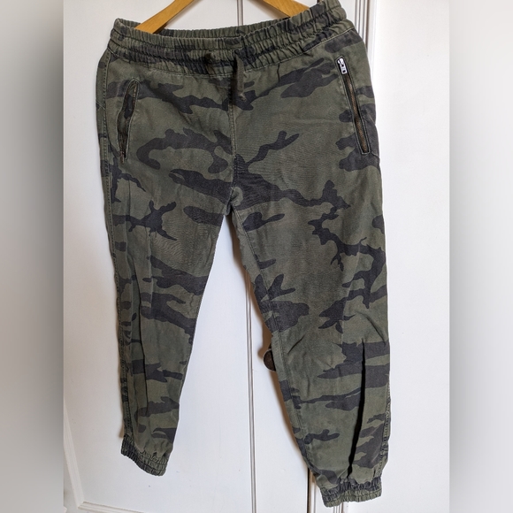 Aritzia camouflage pants - Picture 1 of 3